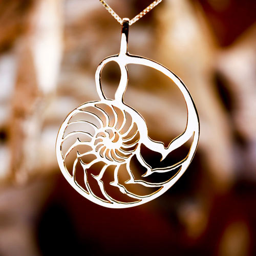 Nautilus Jewelry Pendant - Gold